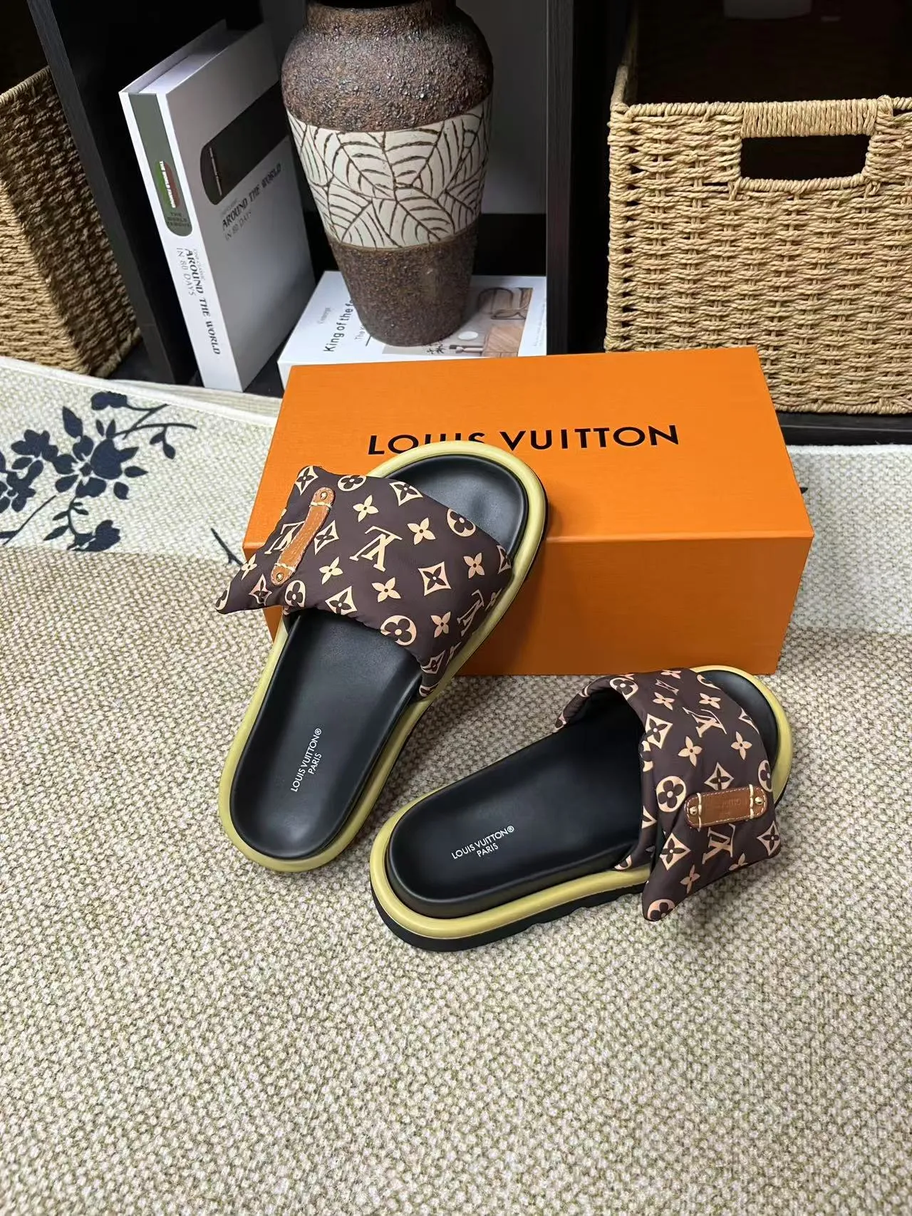 P340 yuan LV Louis Vuitton Full of high-end feel! A popular model among bloggers at home and abroad, it’s retro and fashionable, and looks stunning on your feet! Mainly recommended model on the official website★ ━━━━━ ЅᏇєєt ━━━━━ ▪️Upper: original calfskin ➕5D printing process ▪️Inner: imported mixed sheepskin ▪️Outsole: original molded foam outsole ▪️Size: Female 35-40 Men's 39-44 (women's 41 men's 45)